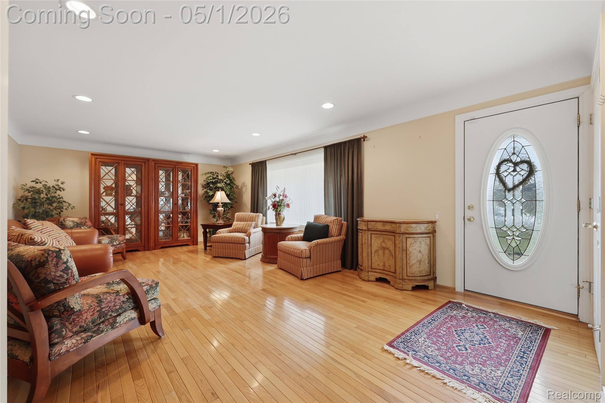 19367 Skyline Street