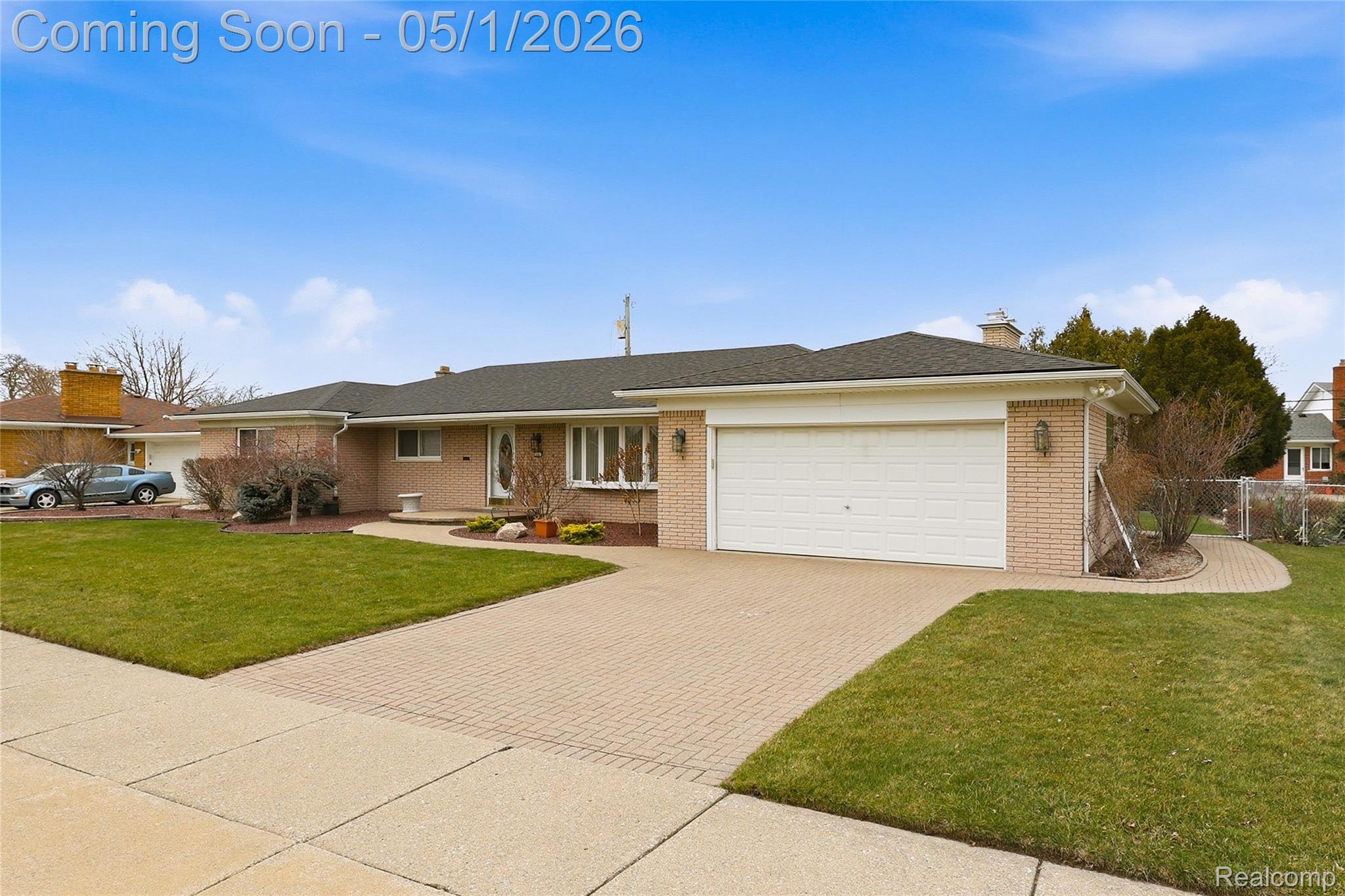 19367 Skyline Street