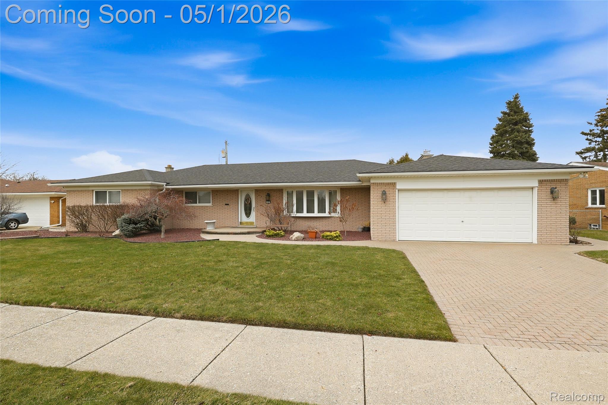 19367 Skyline Street