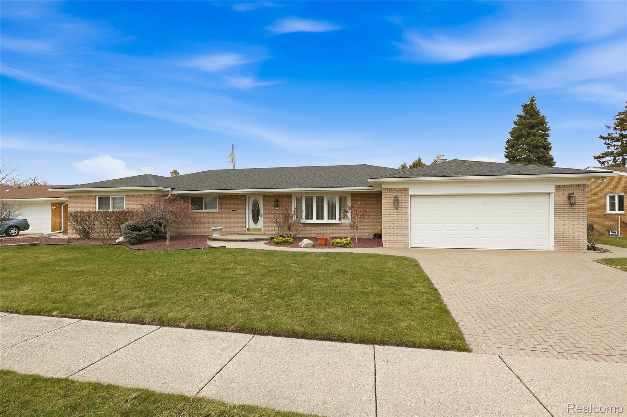 19367 Skyline Street