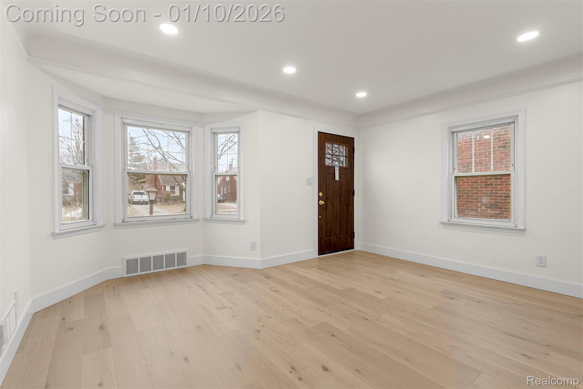 1739 Kingsbury Avenue