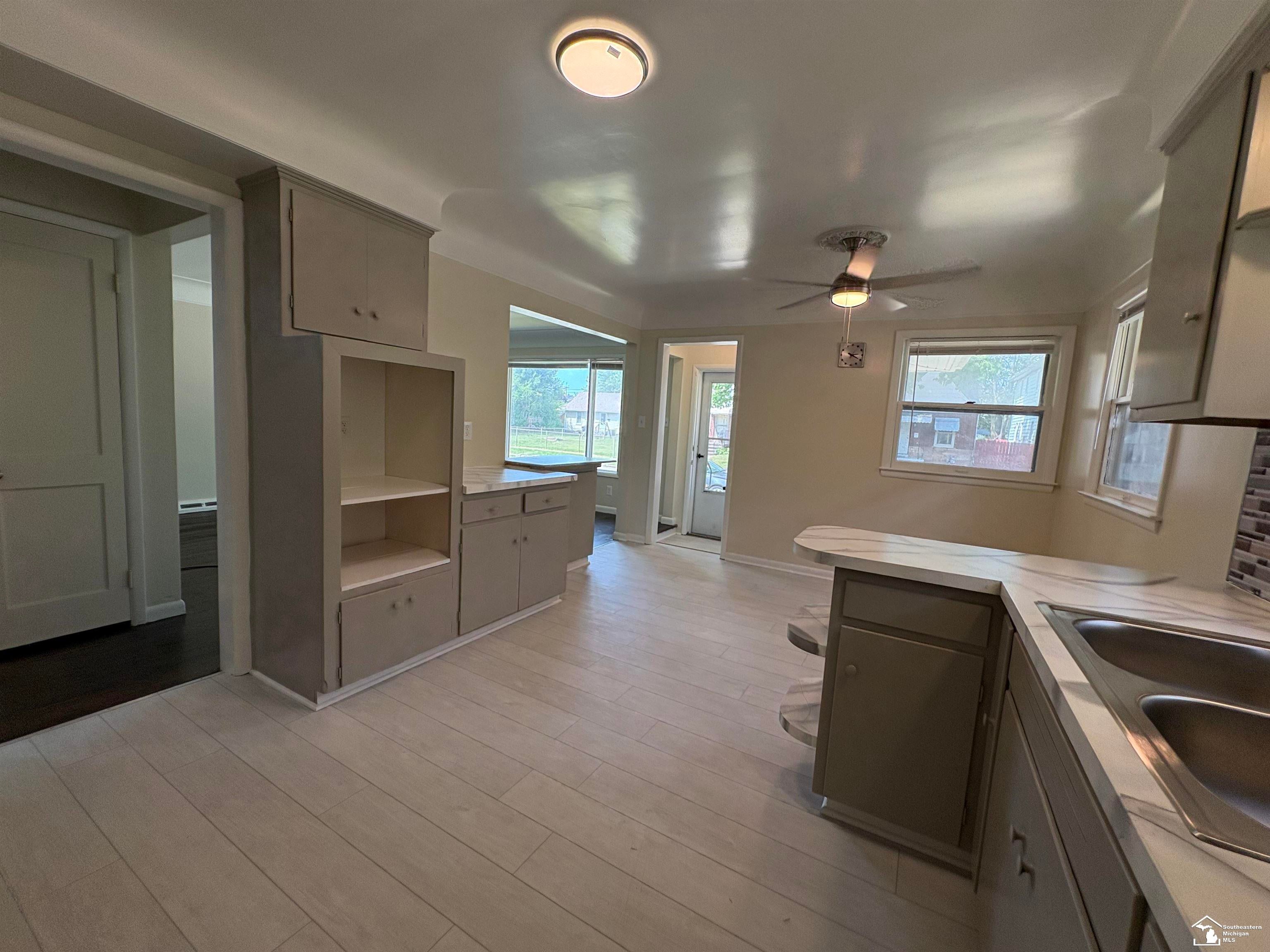 25 W Auburn Street