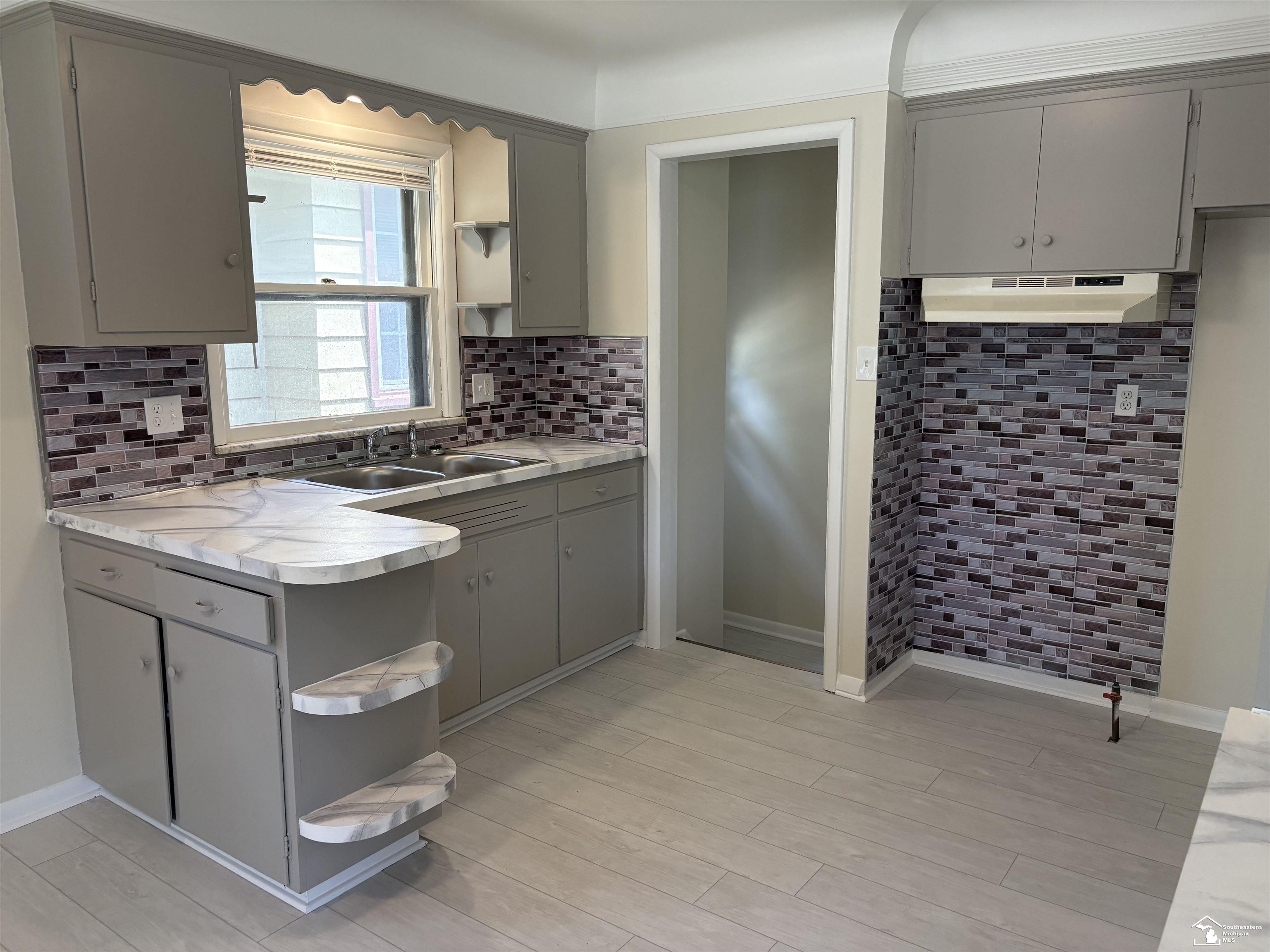 25 W Auburn Street