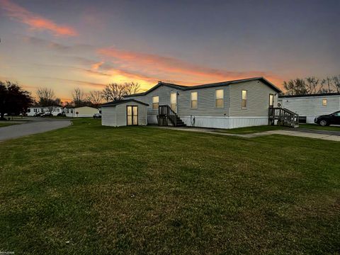 43432 Meadowlark Circle Clinton Charter Township MI 48036