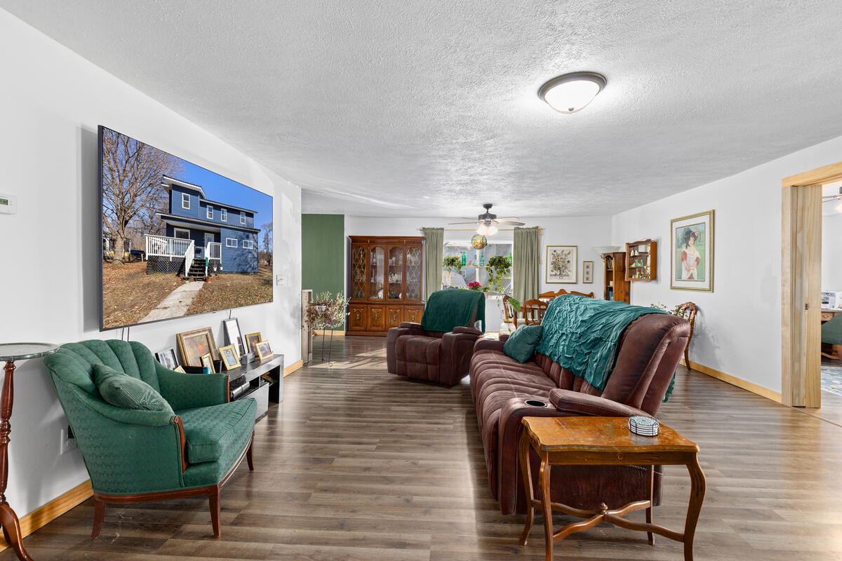 101 River Court