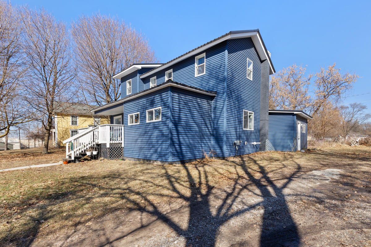 101 River Court