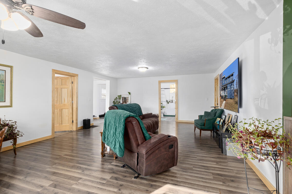 101 River Court