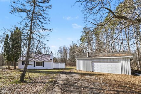 8846 E State Road Bath Charter Township MI 48840
