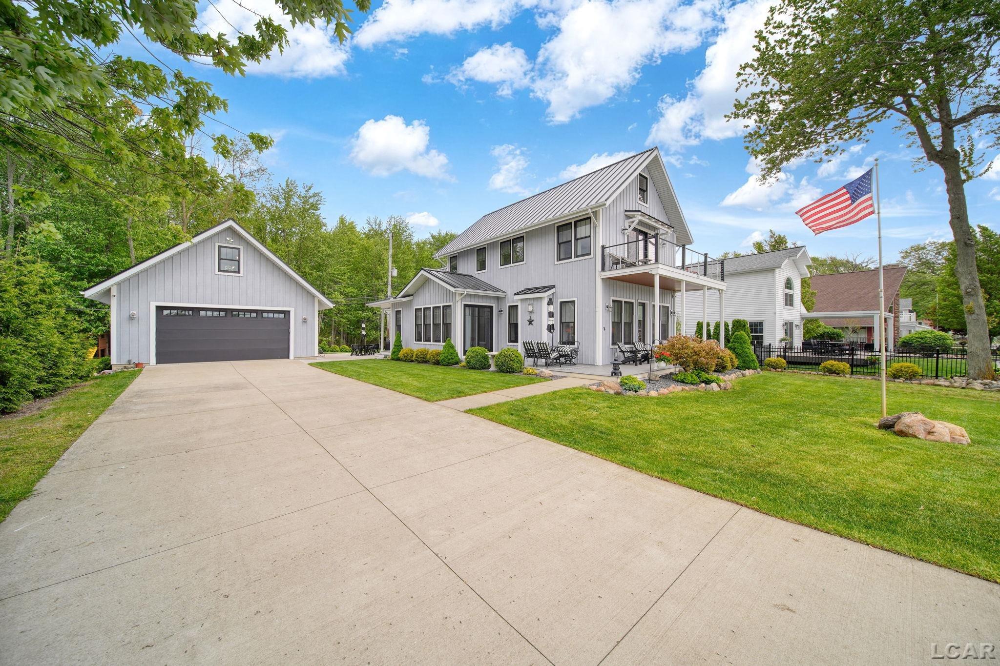 3493 Round Lake Highway