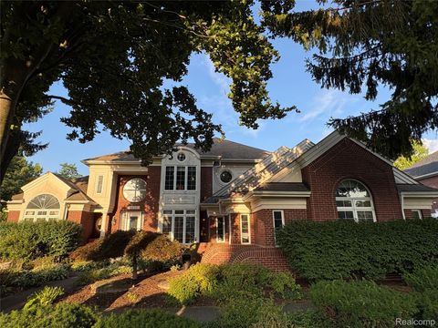 3835 RANYA Drive Commerce Charter Township MI 48382