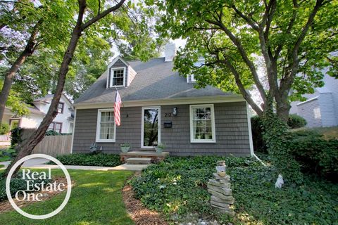 212 Moross Road Grosse Pointe Farms City MI 48236