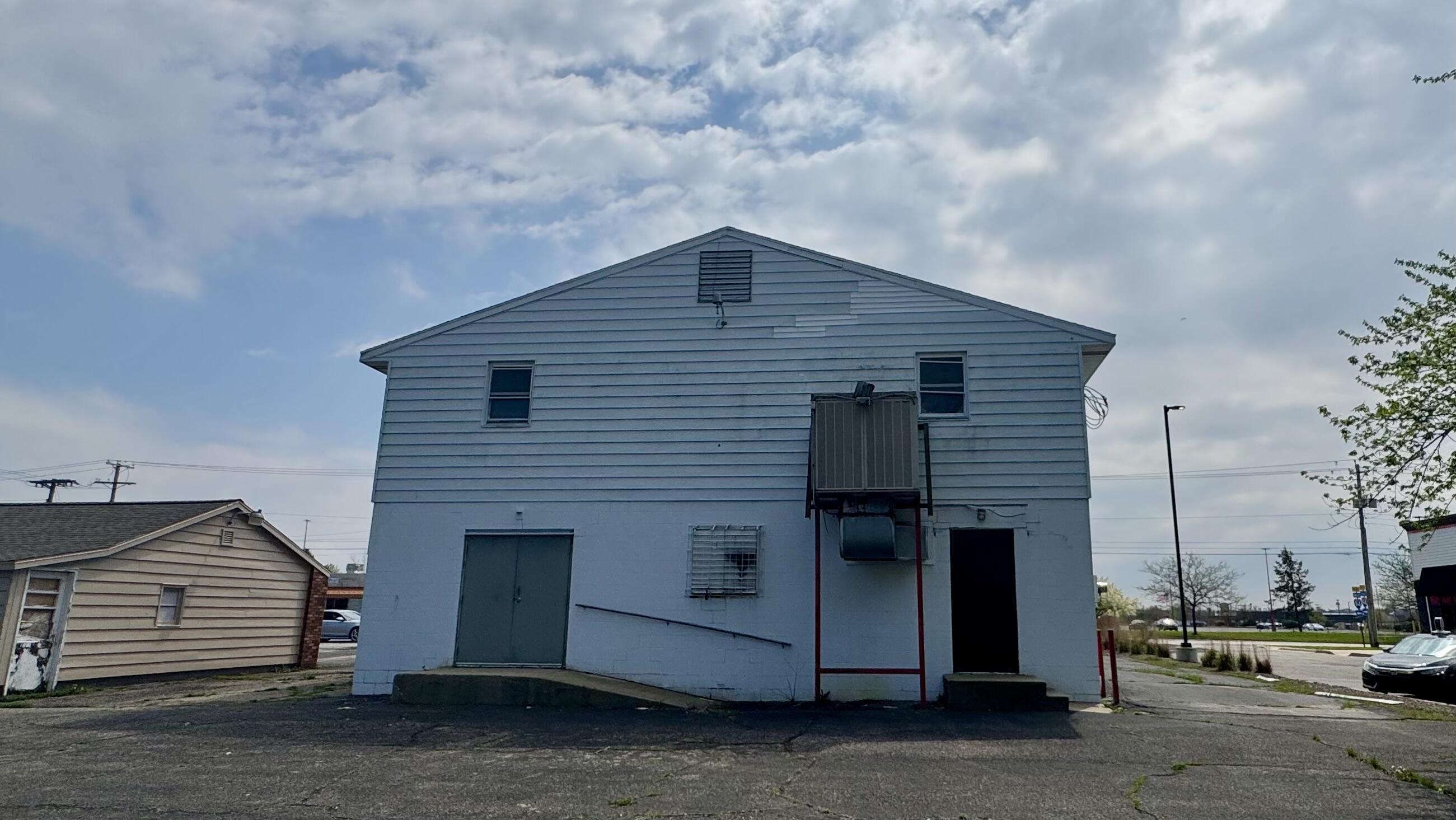 1015 E Napier Avenue