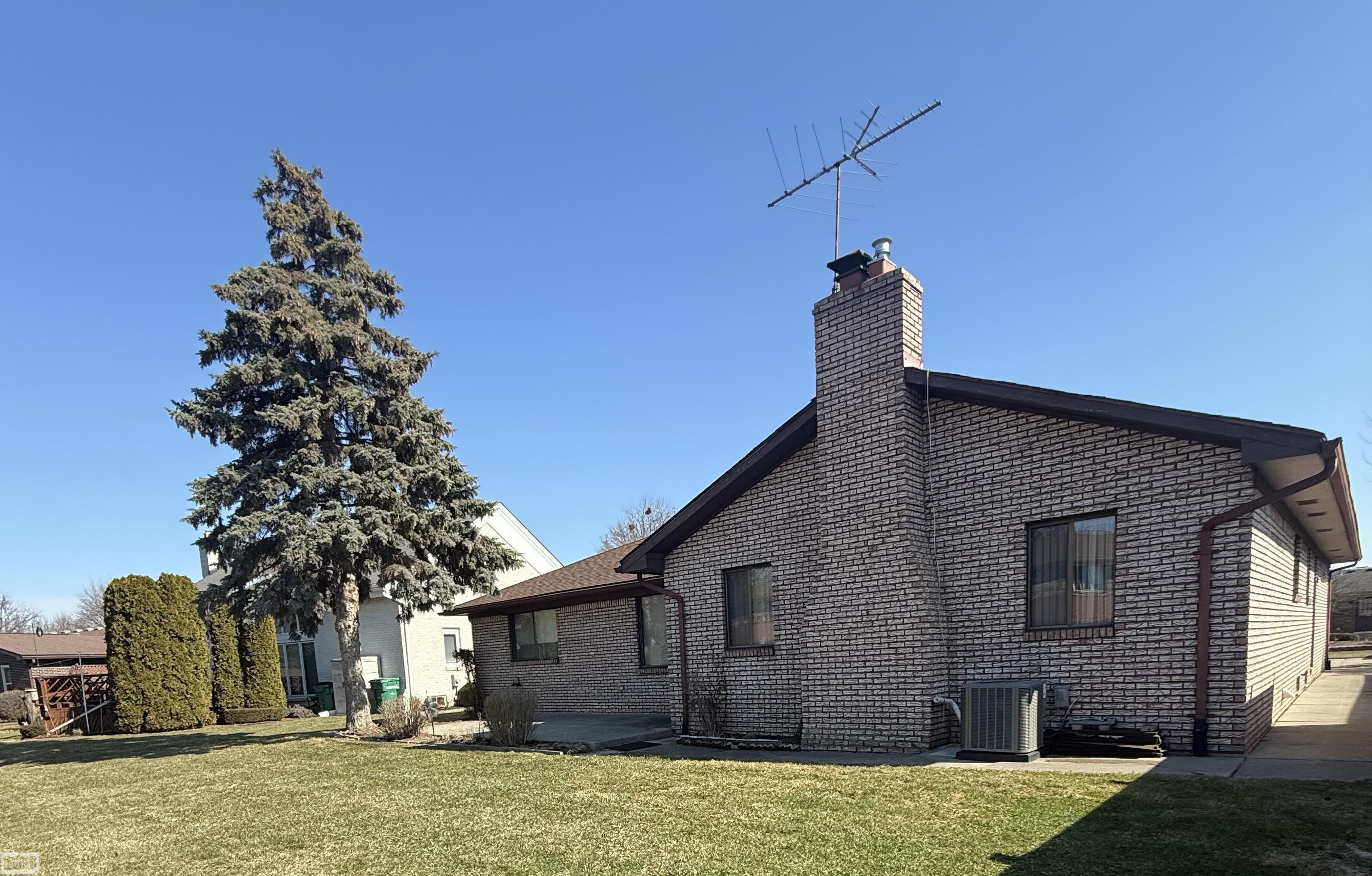 43249 Sunnypoint Drive