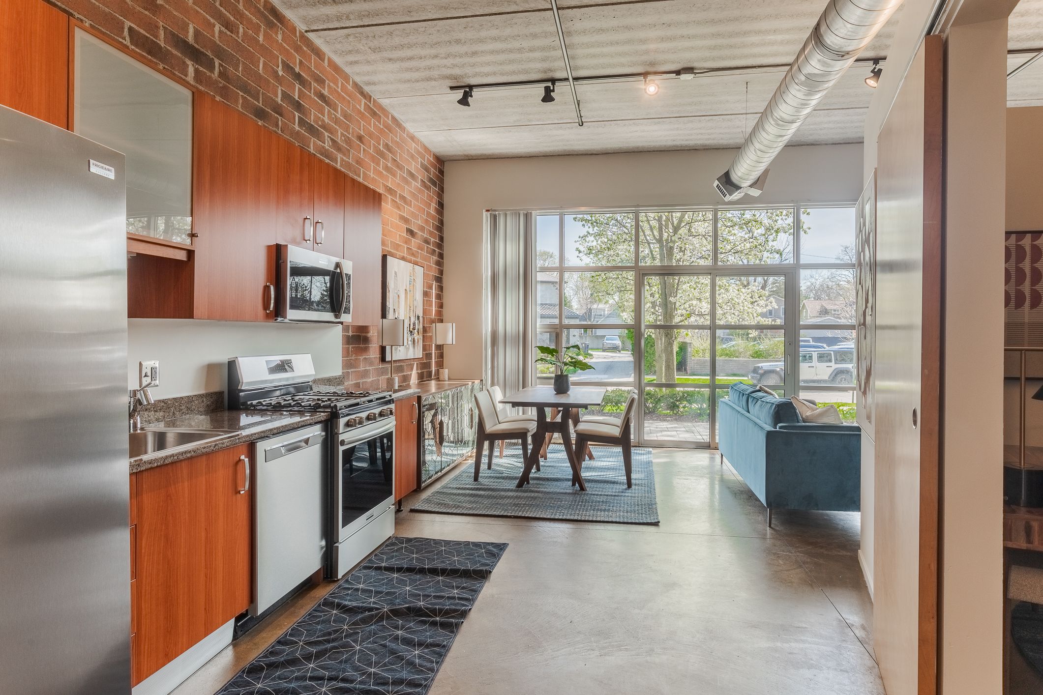 333 E PARENT Avenue 4