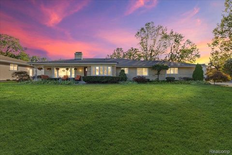 28791 Sunset Boulevard W Lathrup Village City MI 48076