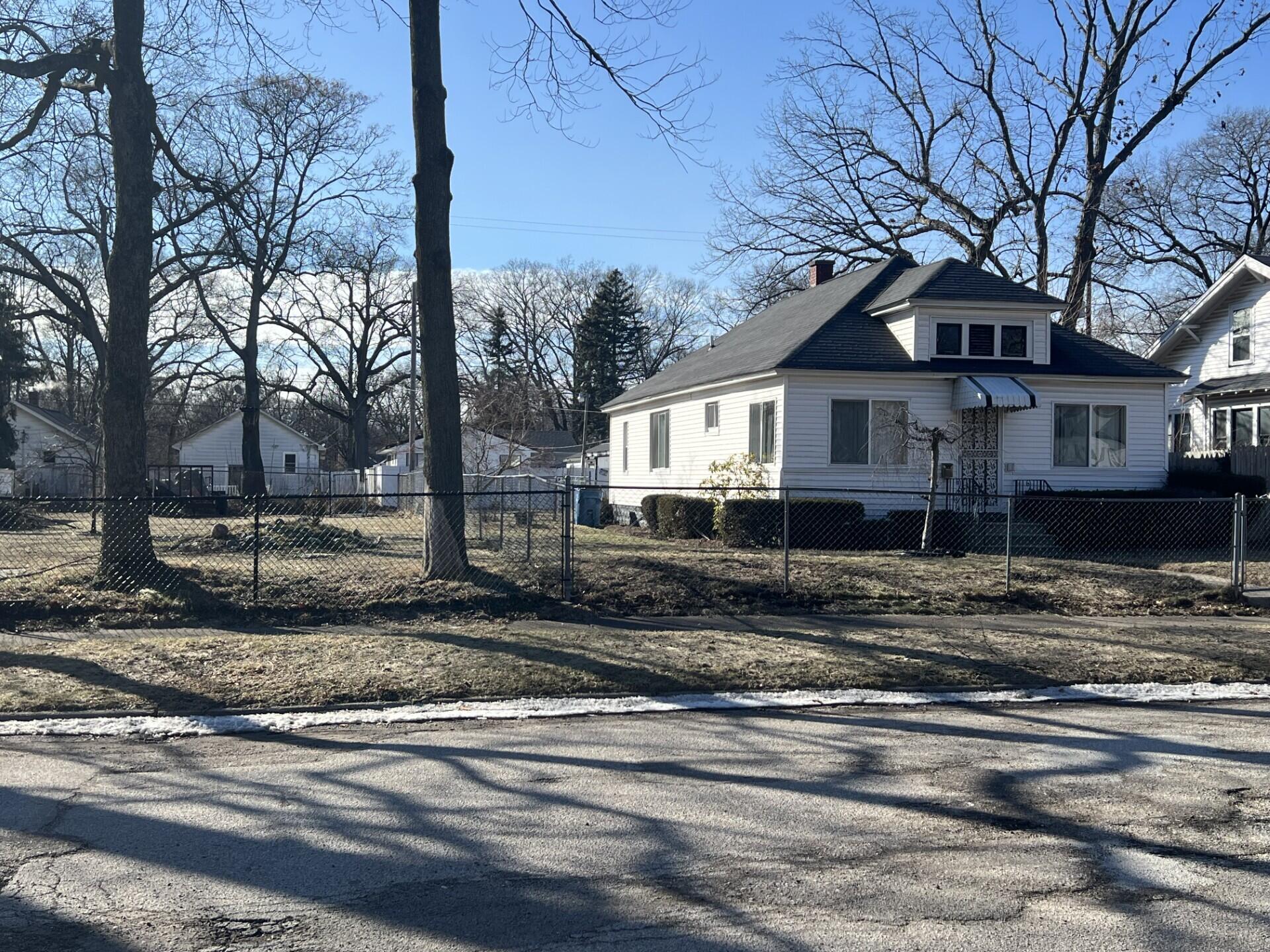 2525 & 2529 Riordan St