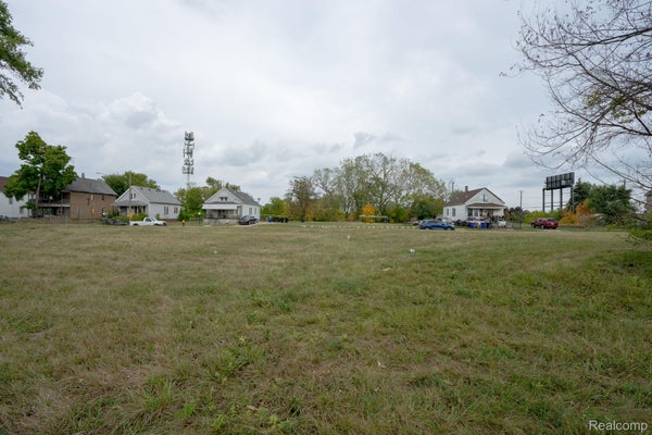9839 RUSSELL ST, DETROIT, MI 48211 - Image 41df50bb5b57936b6cca5fc308e76e72/384403372