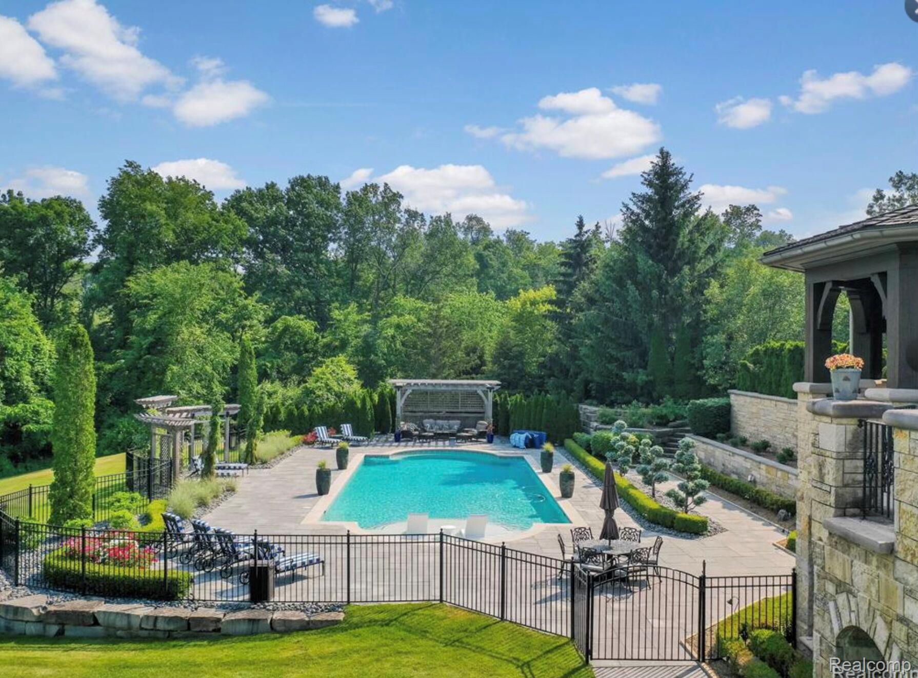 5537 ORCHARD RIDGE