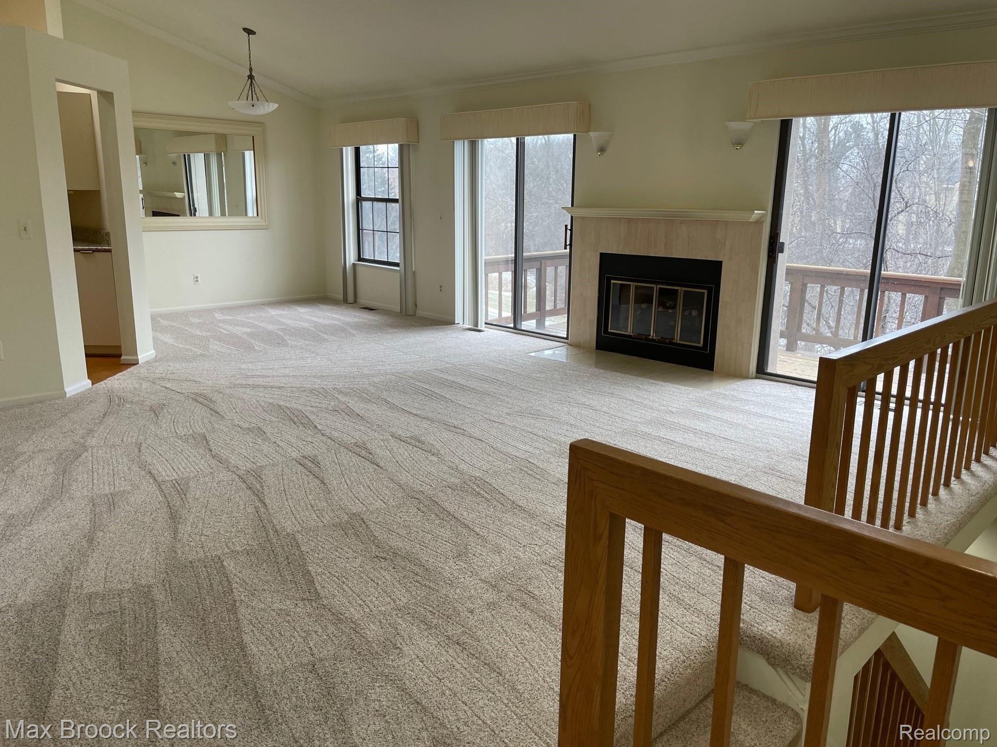 7352 MEADOWRIDGE Circle