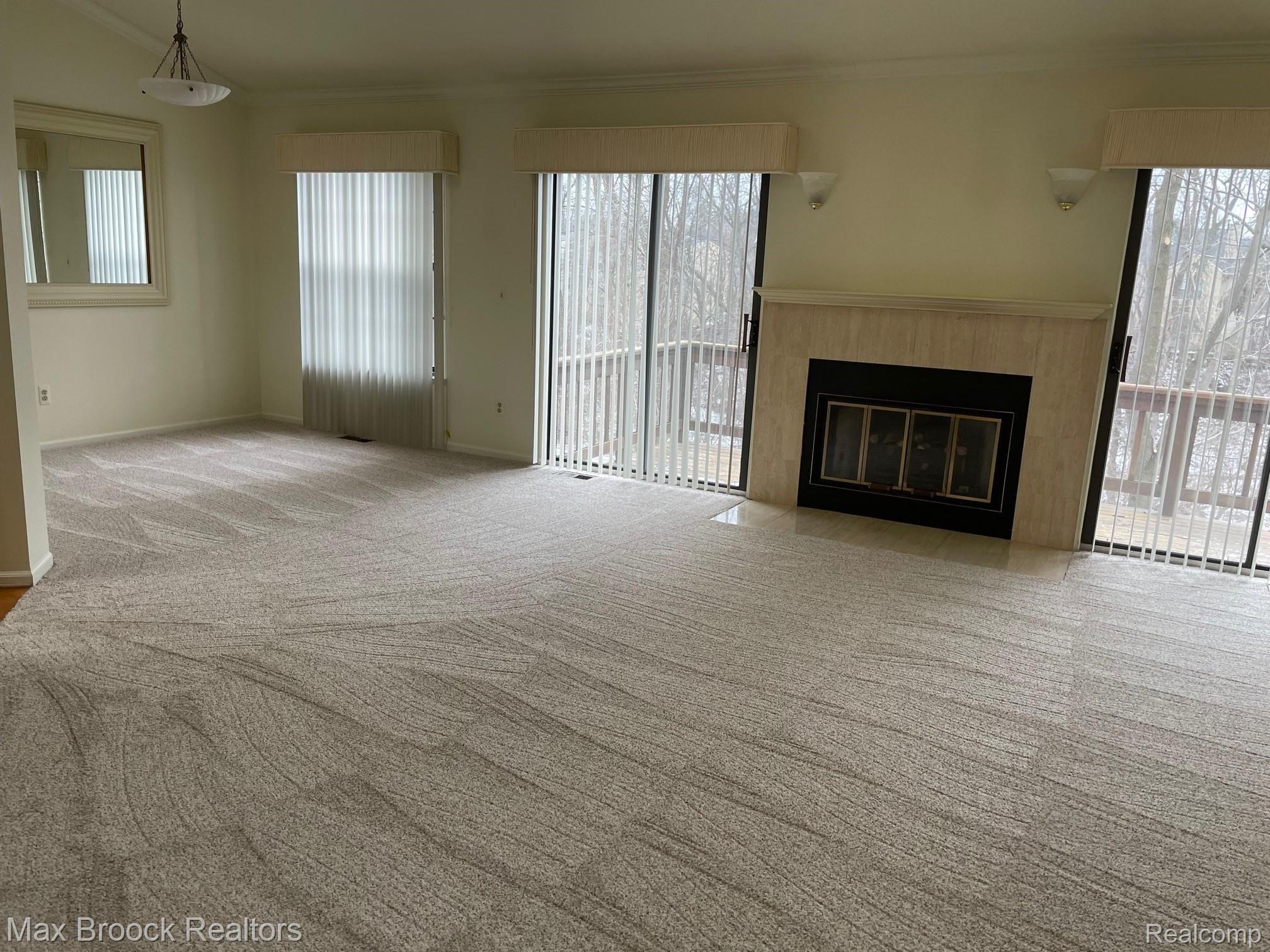 7352 MEADOWRIDGE Circle
