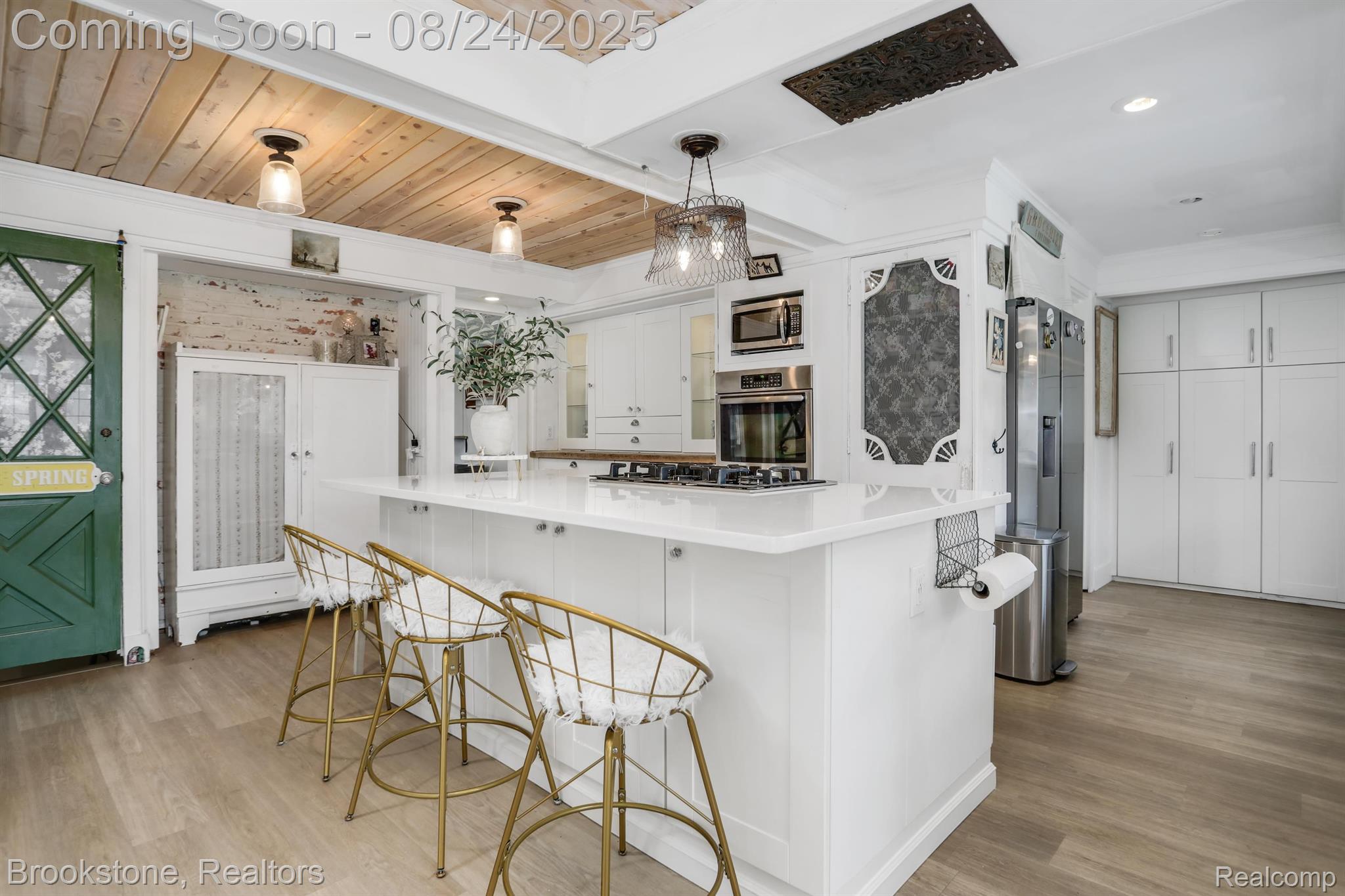 7146 ARROWOOD Drive