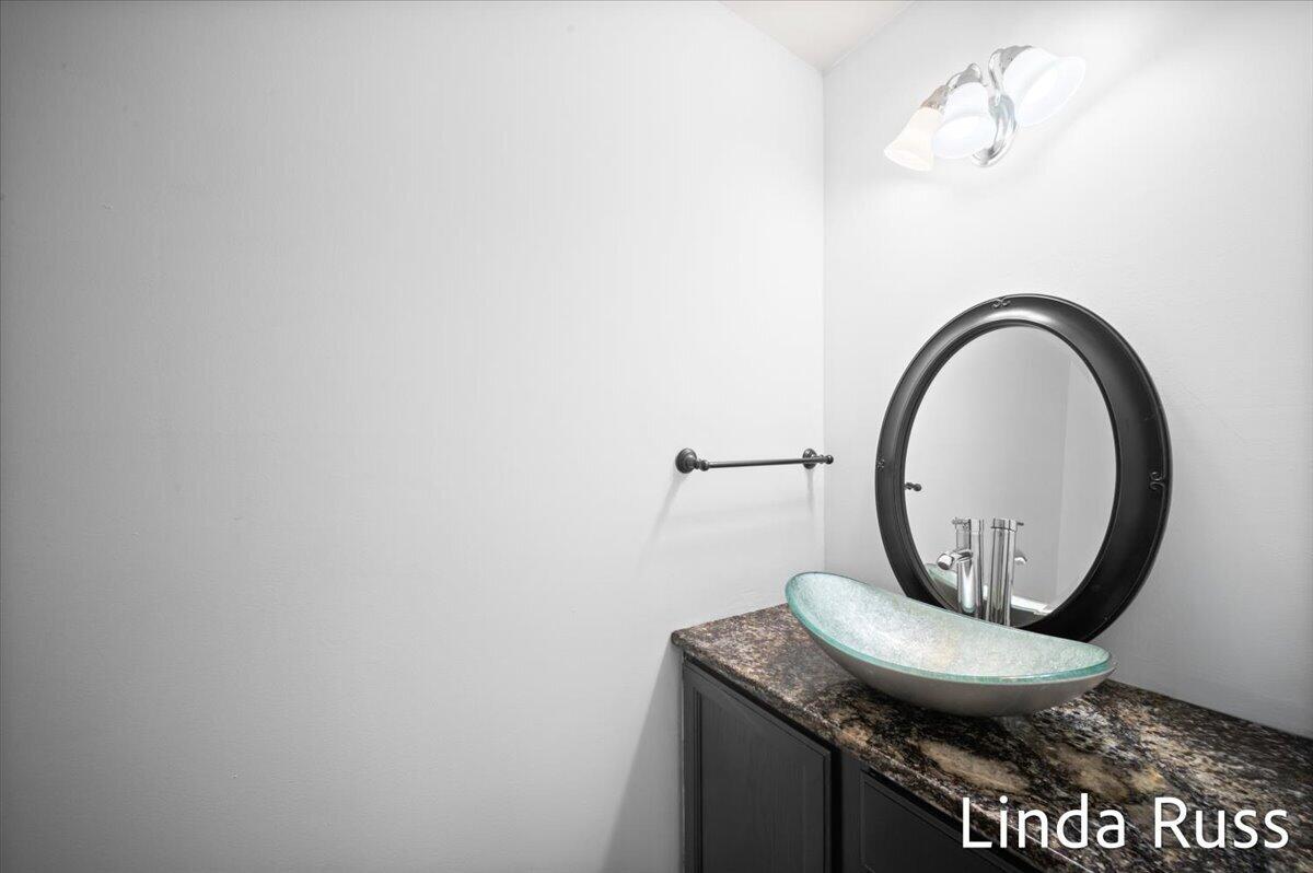 2440 E Collier Avenue SE