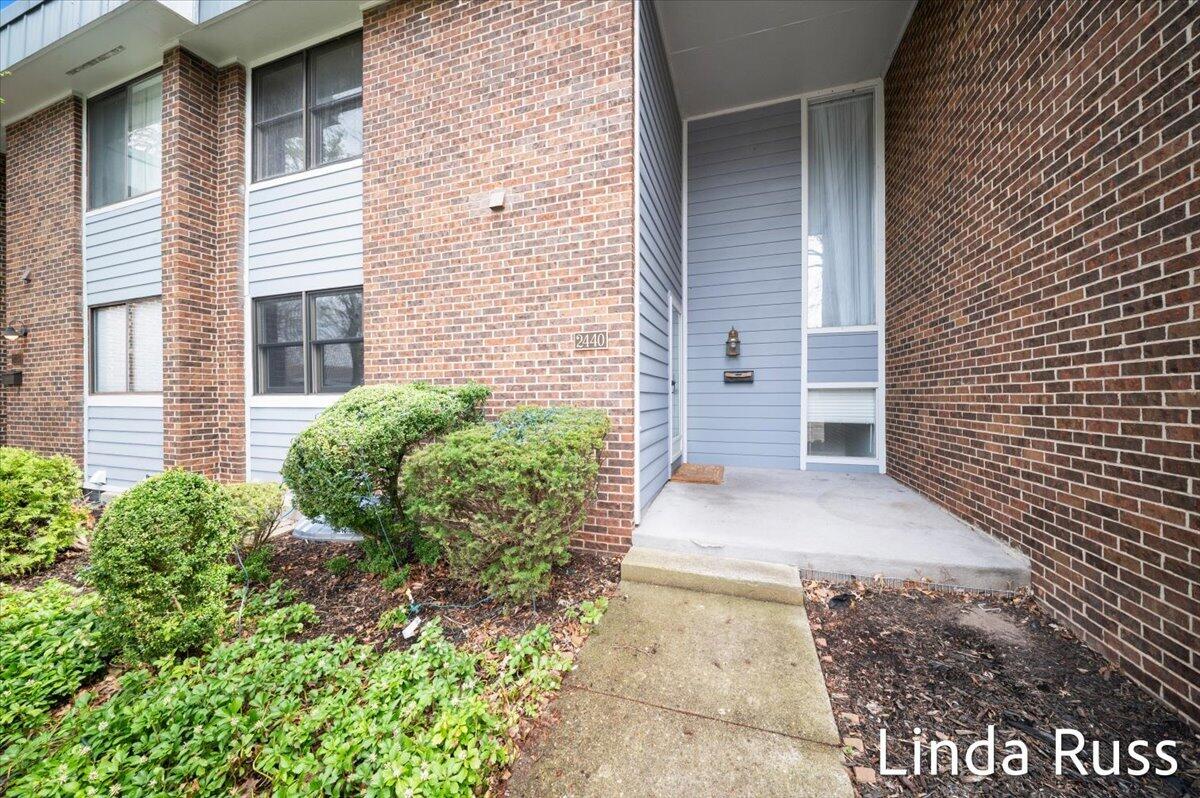 2440 E Collier Avenue SE