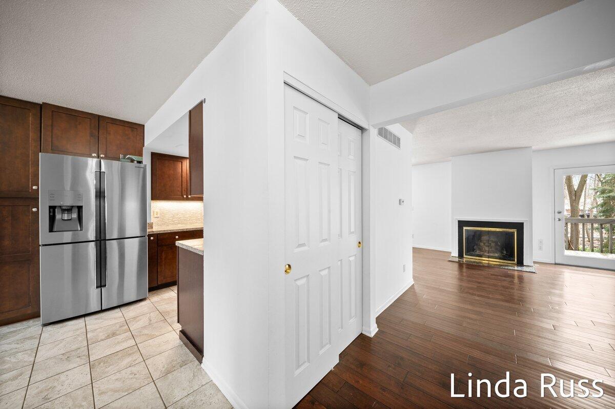 2440 E Collier Avenue SE