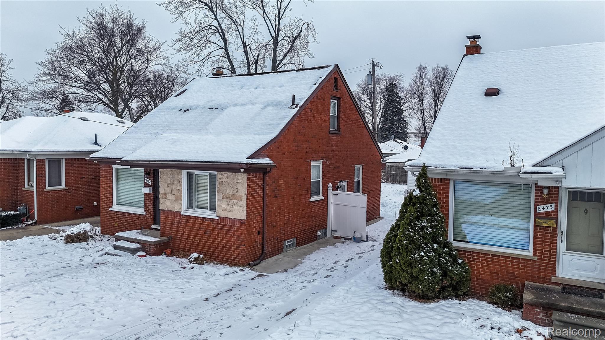 8467 Riverview Street