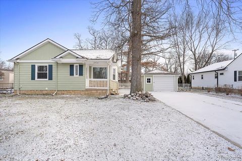 25161 MERIDIAN Road Grosse Ile Township MI 48138