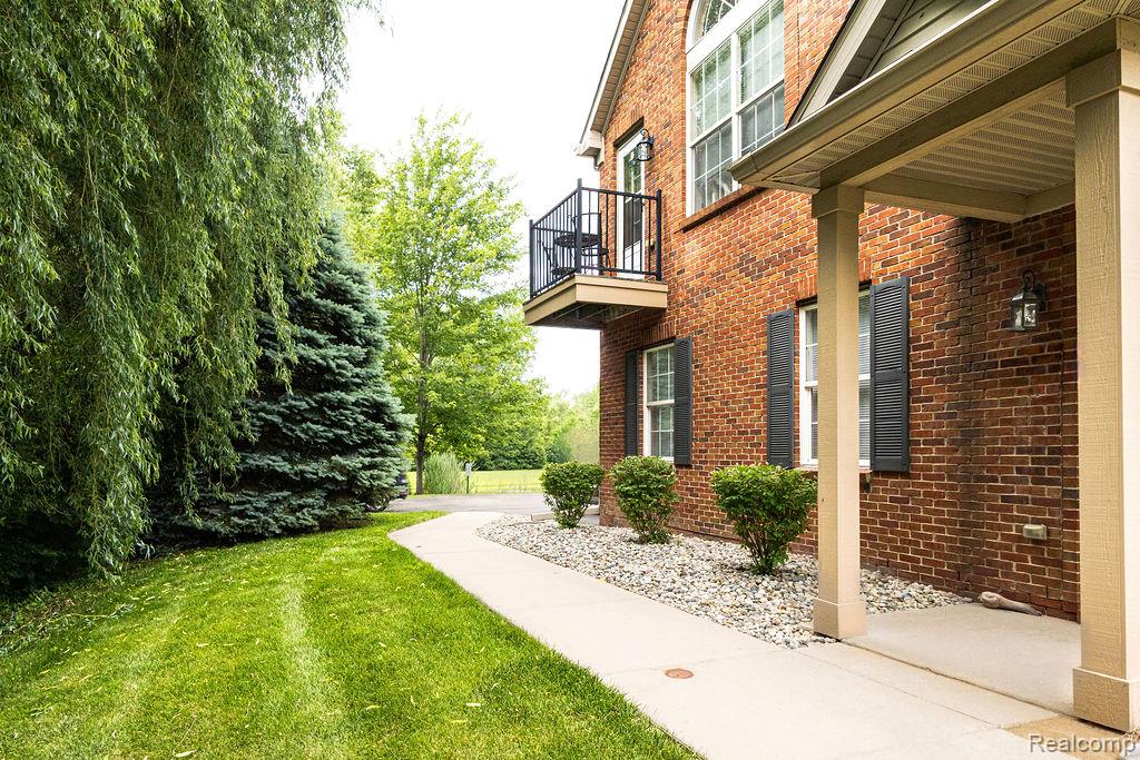 23044 Williamsburg Circle