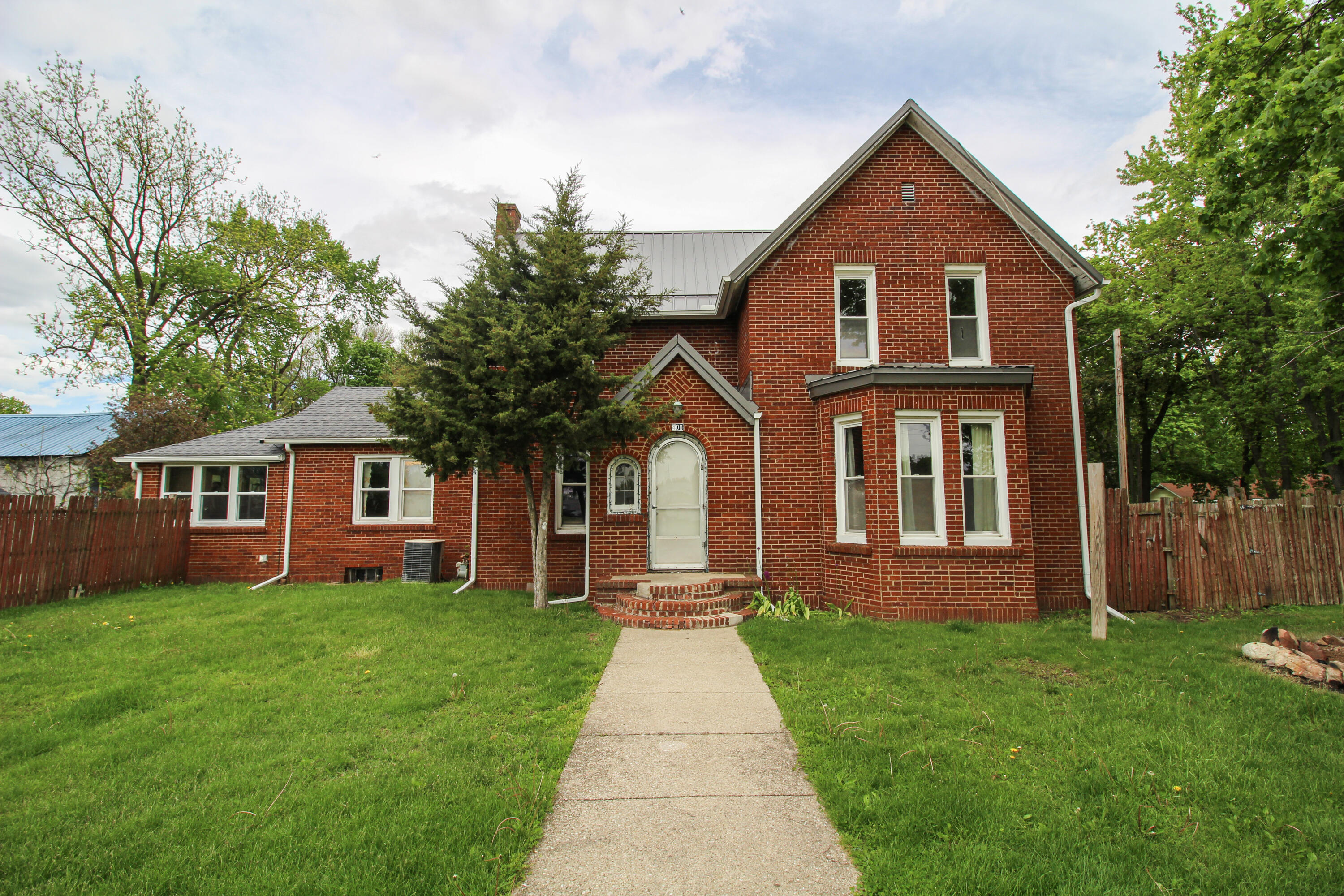 400 W Peck Avenue