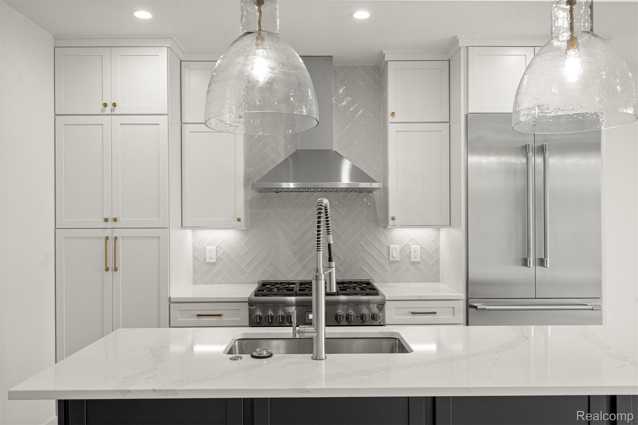 156 N Center Unit 303