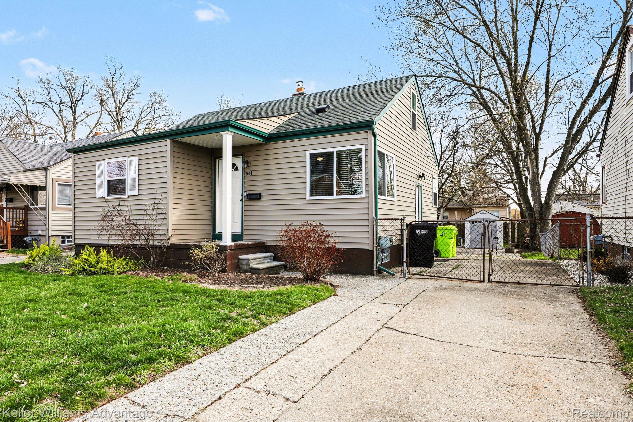 941 W Farnum Avenue