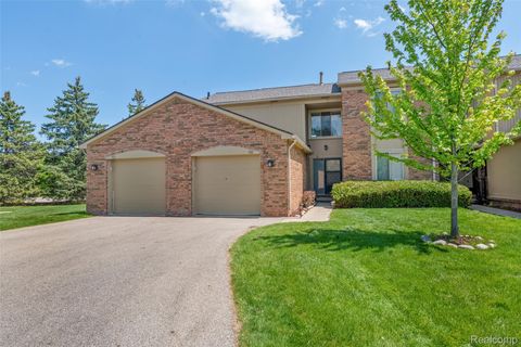 Photo of 700 Tennyson, Rochester Hills City, MI 48307 (MLS # 20261034199)