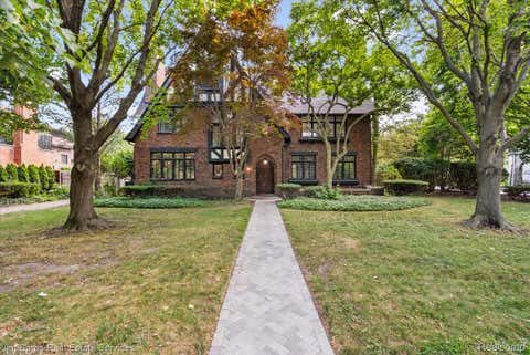 Photo of 834 Edgemont Park, Grosse Pointe Park City, MI 48230 (MLS # 20261061688)