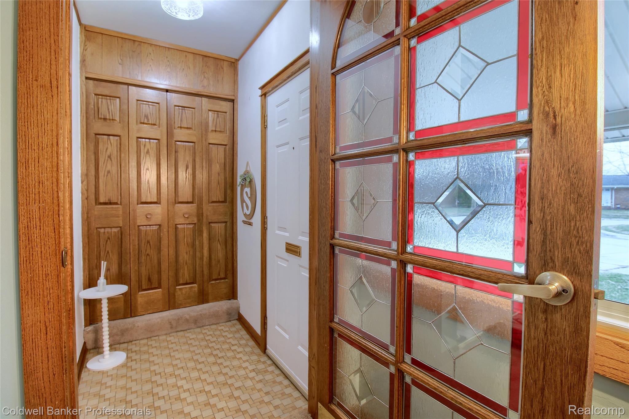 2306 Middlefield Court