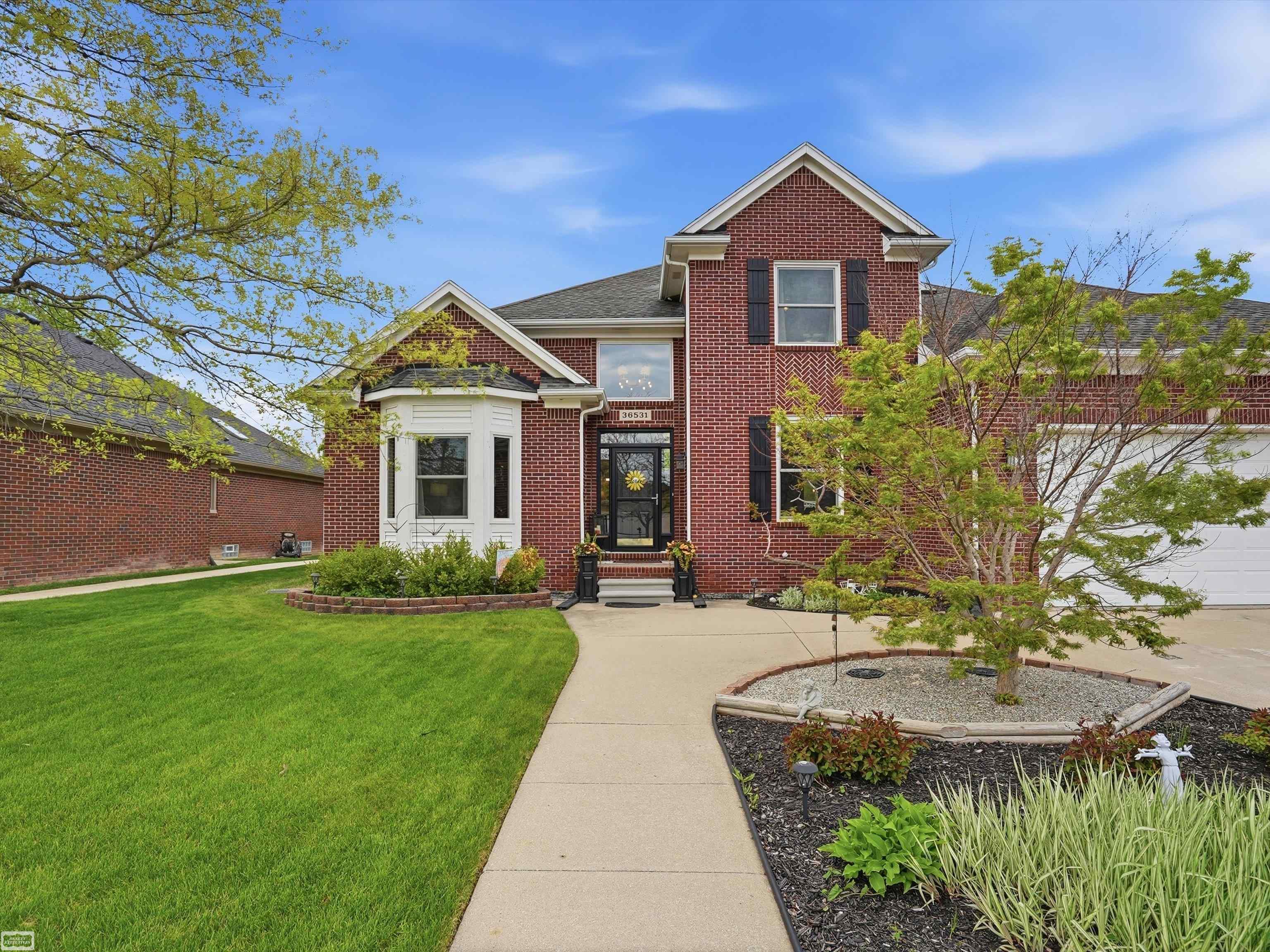 36531 N Pointe Drive