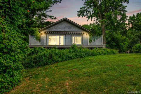 3870 Benstein Road Commerce Charter Township MI 48382