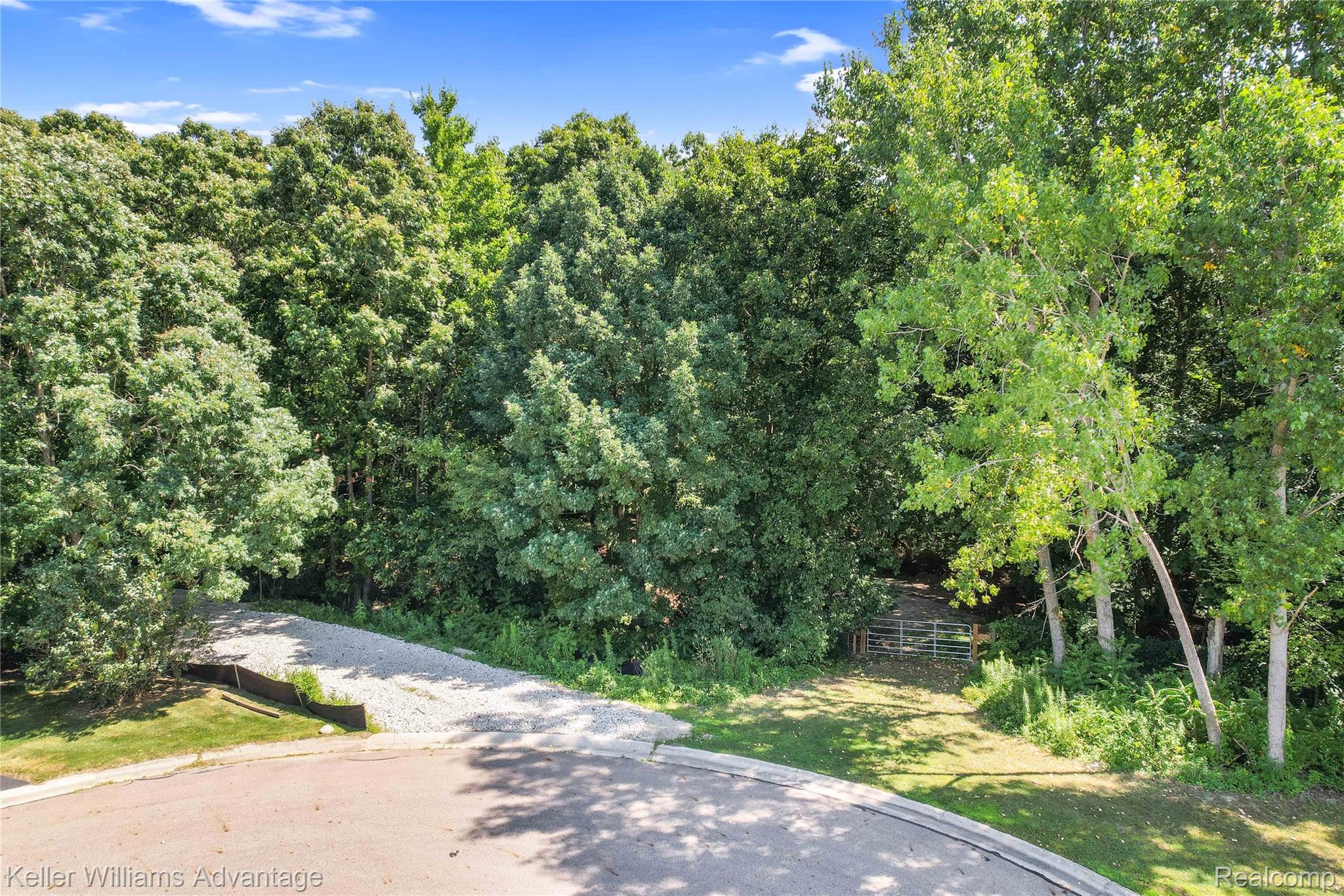 10493 Spring Grove