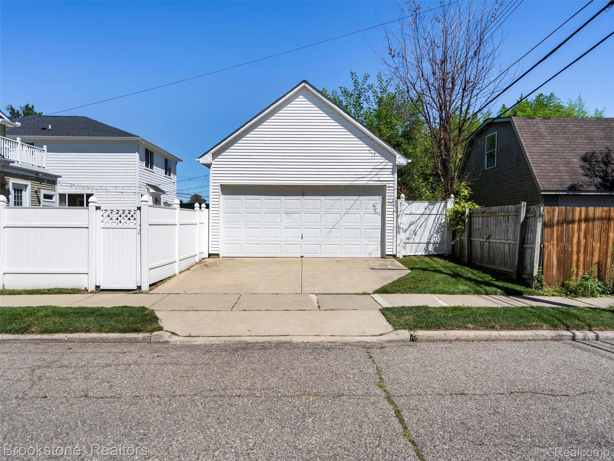 1106 Bennaville Avenue