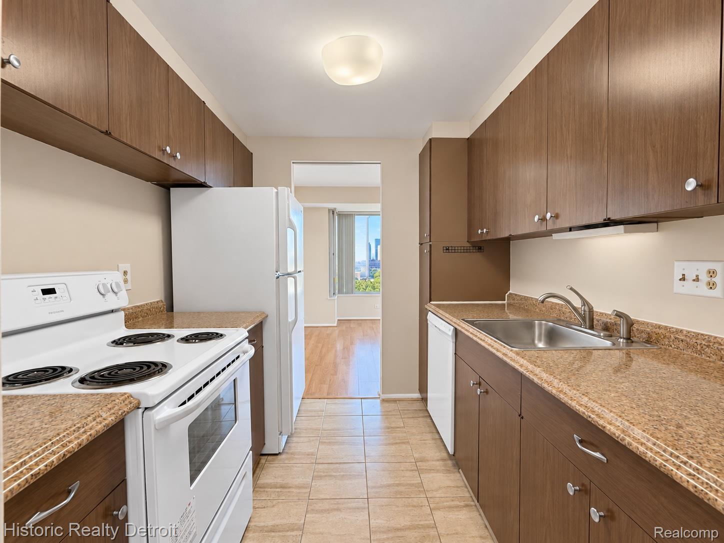 1300 E Lafayette 812
