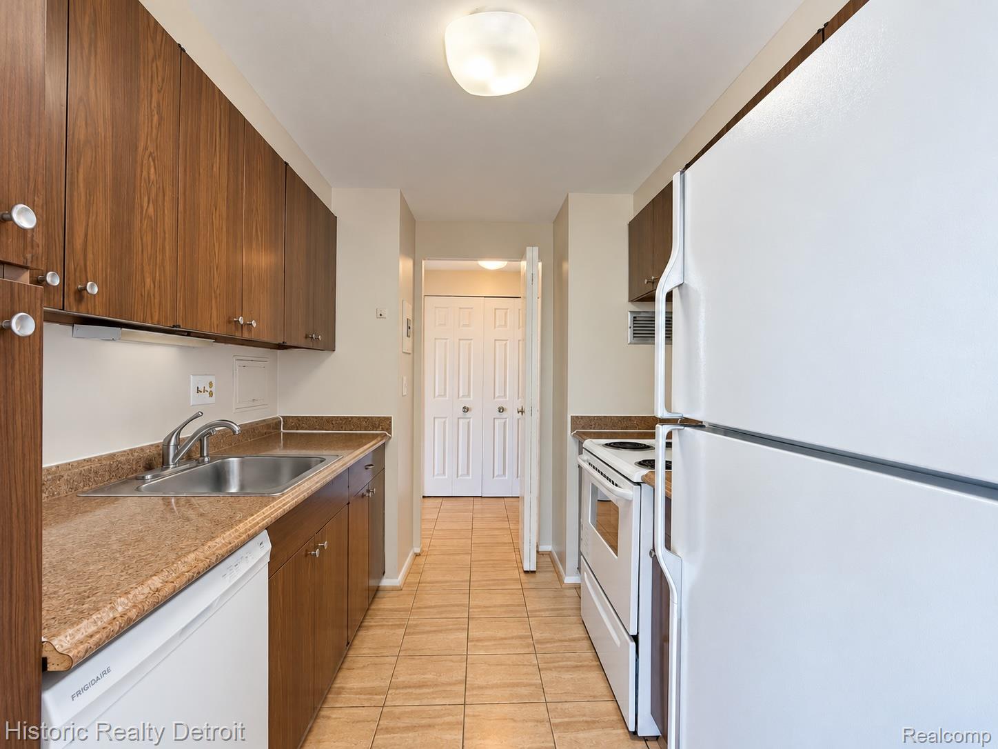 1300 E Lafayette 812