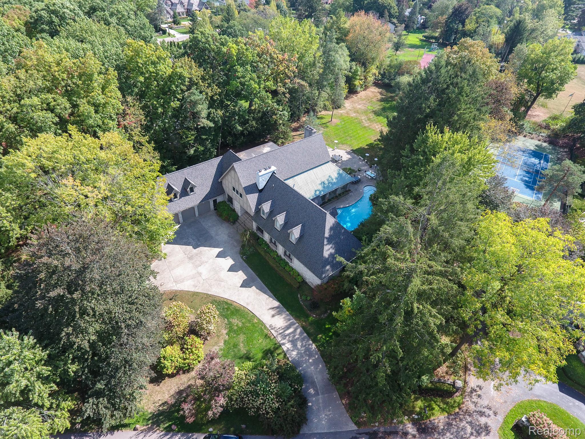 320 CRANBROOK Court