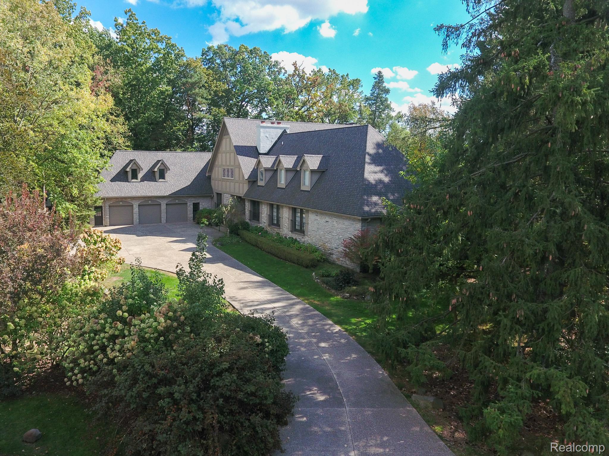 320 CRANBROOK Court