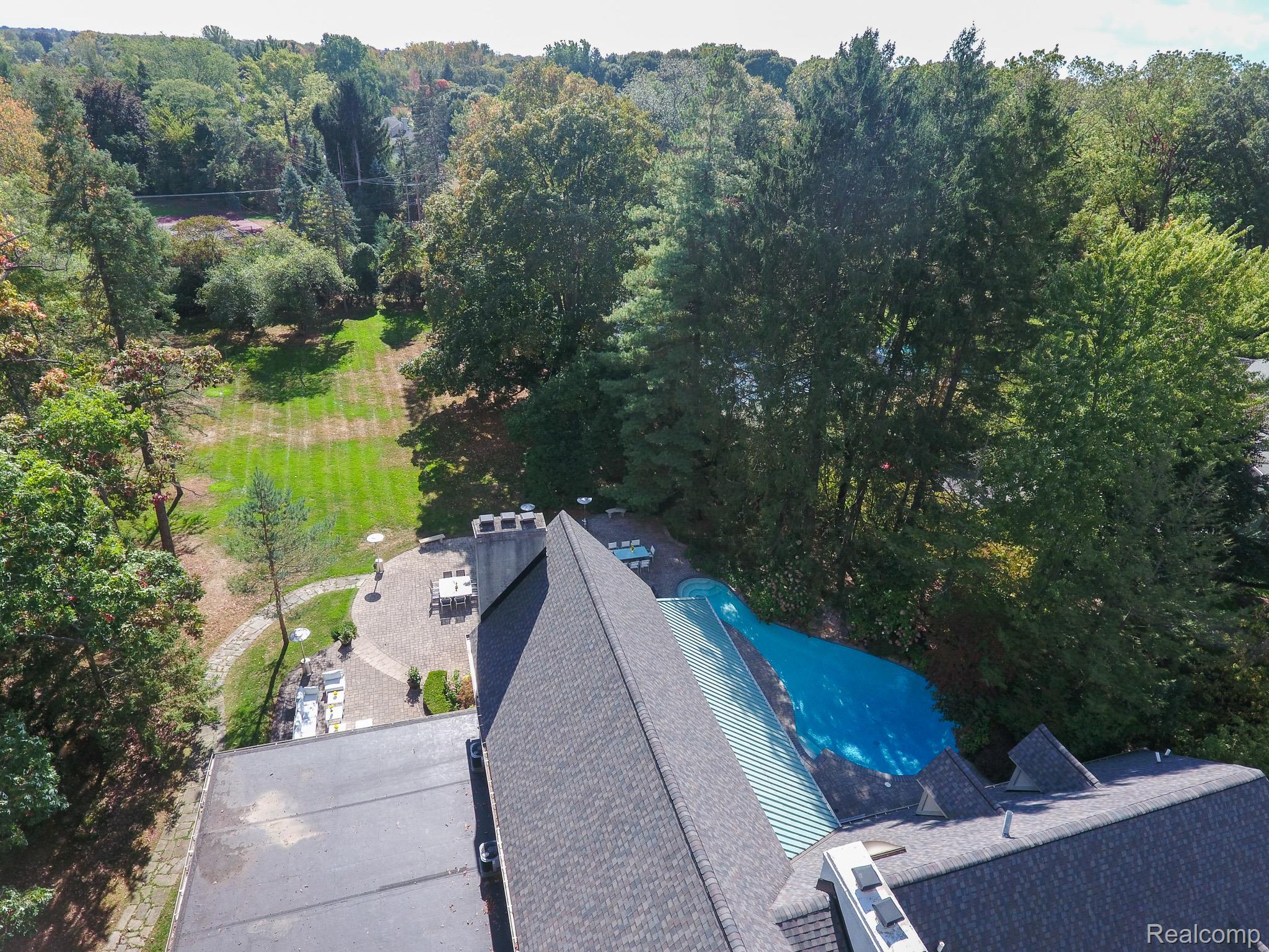 320 CRANBROOK Court