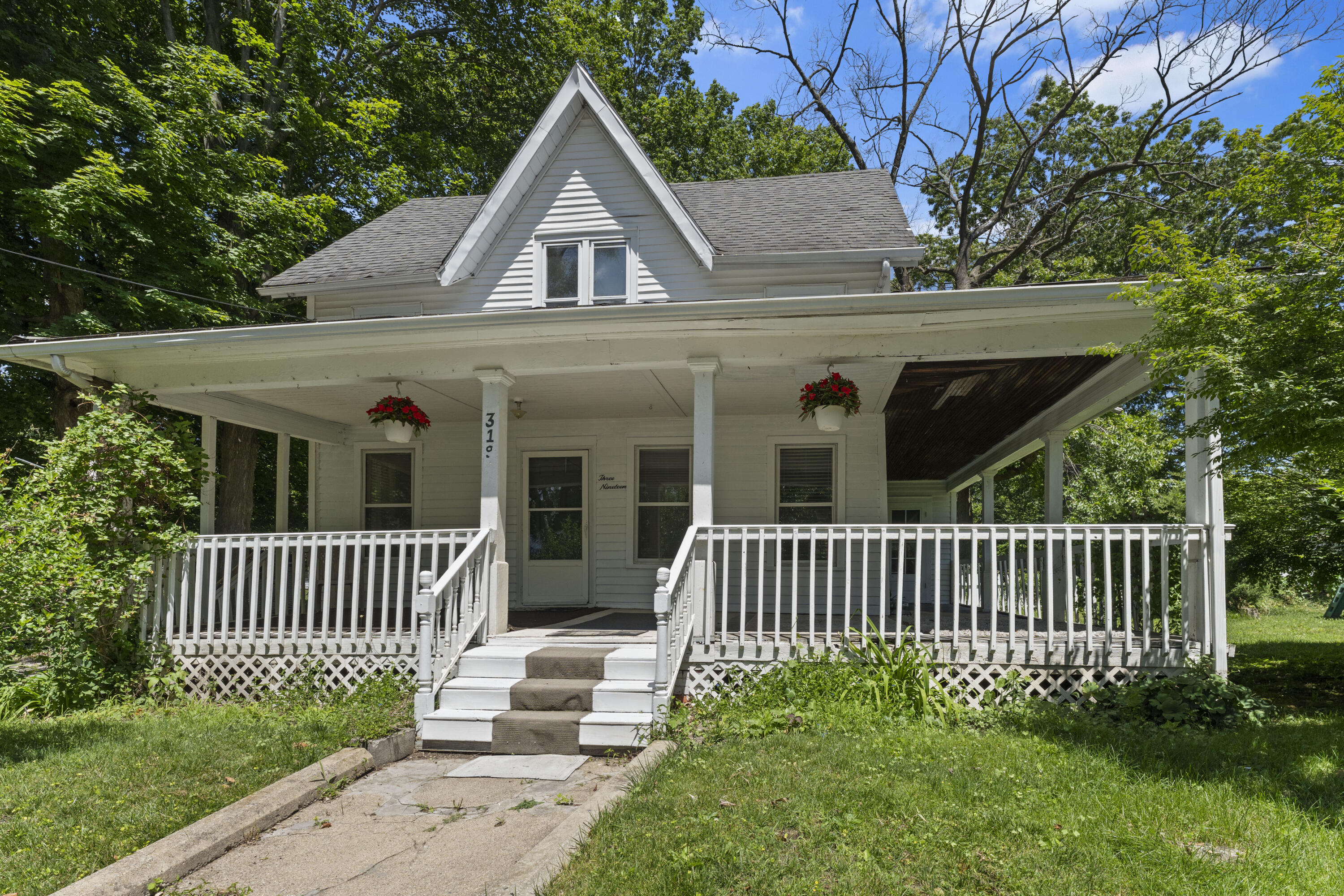 319 S 5th Street