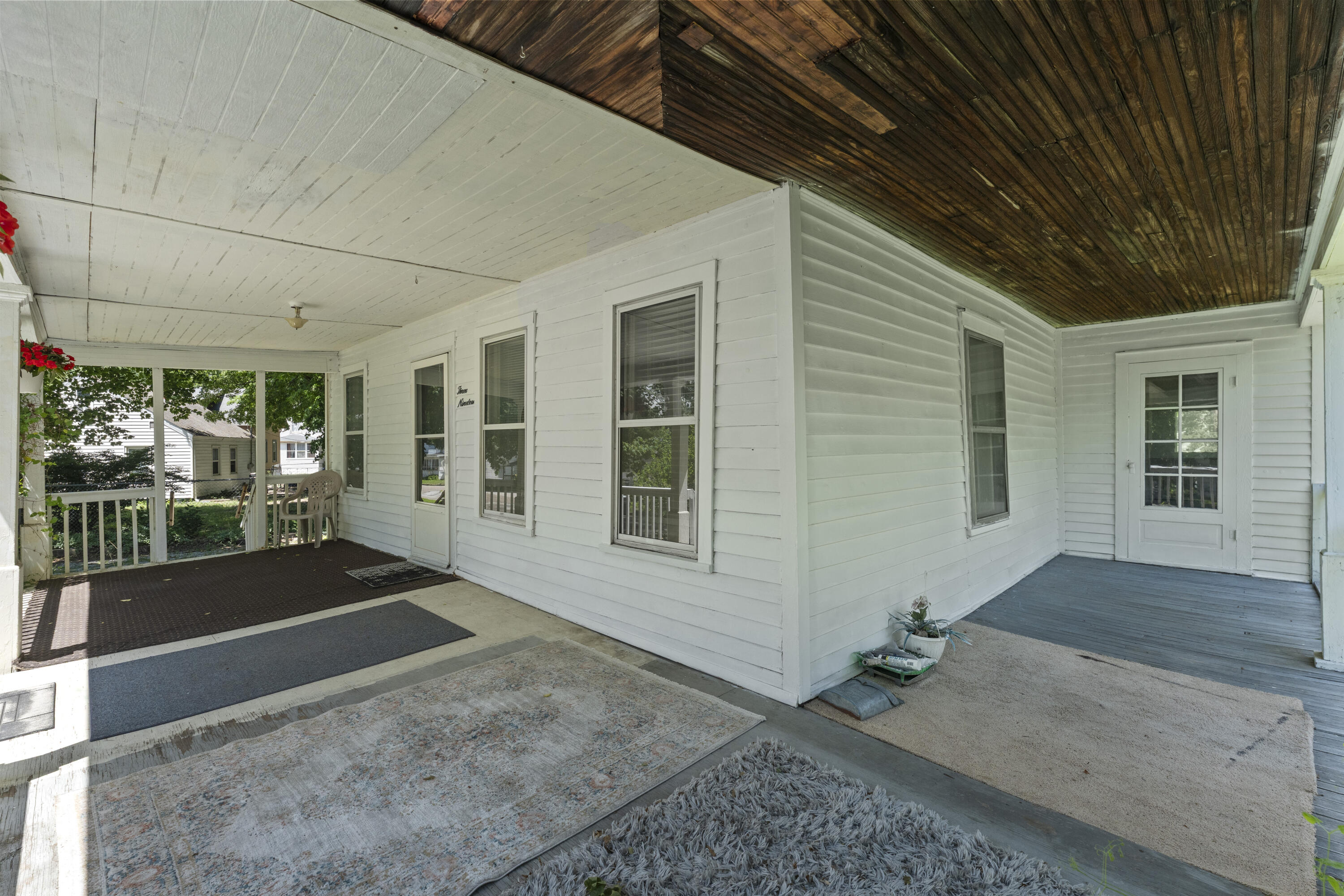 319 S 5th Street