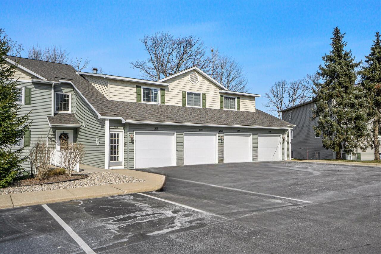 Portage City, Michigan 49024, United States, 3 Bedrooms Bedrooms, ,3 BathroomsBathrooms,Residential,Active,224201