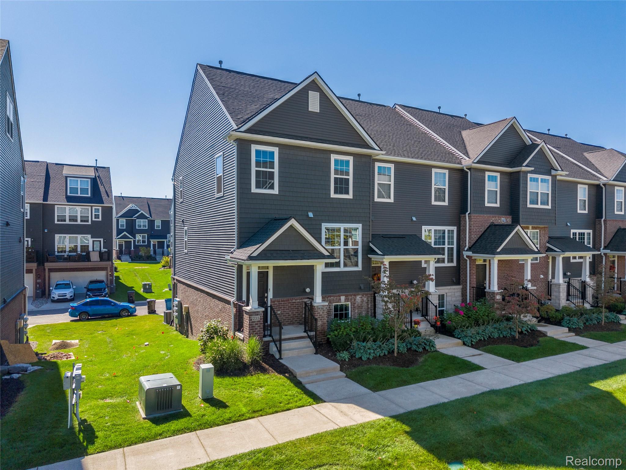 233 N Sydney Court